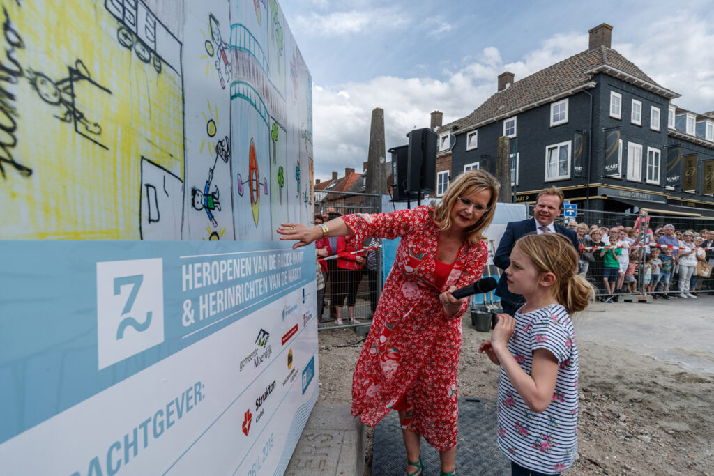 Bouwbord met winnende tekening van Zevenbergse Lieke Verwijmeren (8 jaar) © Marcel Otterspeer