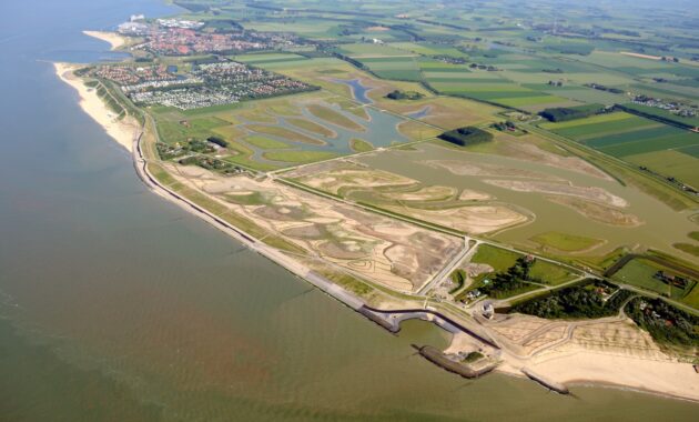 Waterdunen, combinatie van kustversterking, recreatieve ontwikkeling en nieuwe natuur