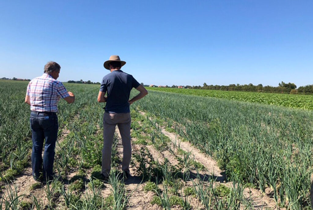 In gesprek met agrariërs tijdens een werkbezoek aan het Living Lab Schouwen-Duiveland en de Zuidwestelijke Delta © Simkje Kruiderink (Ministerie van LNV)