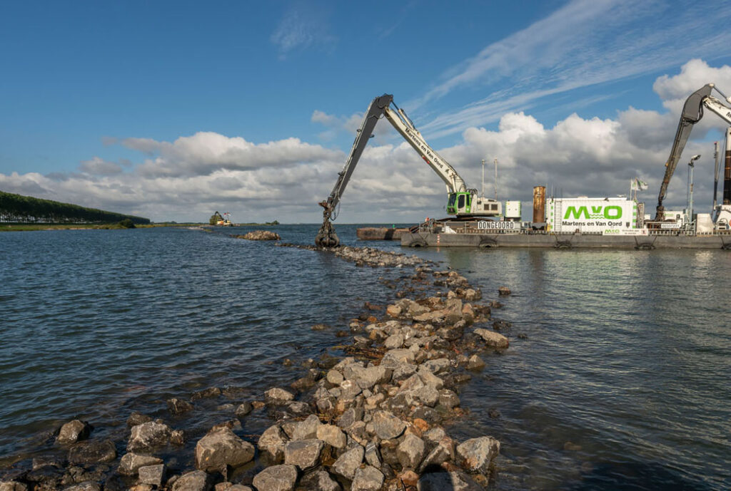 Aanleg strekdam Haringvliet