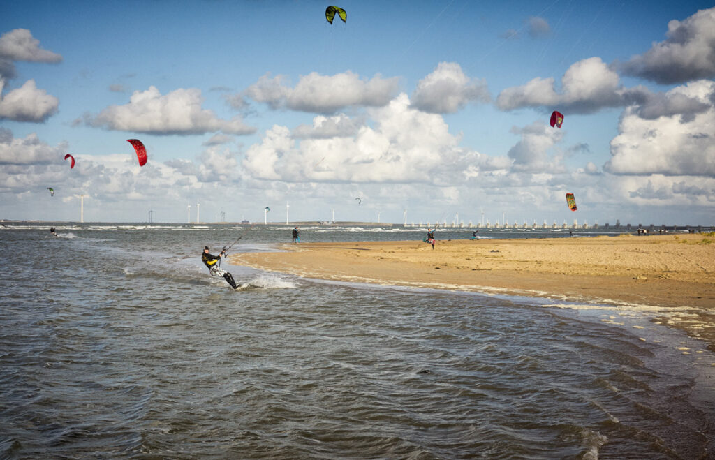 Kitesurfers © Marcel Kentin