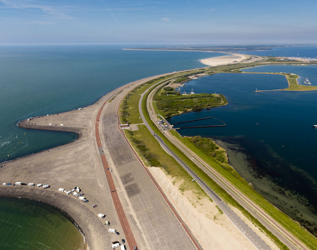 Brouwersdam en Grevelingemeer met pleziervaart