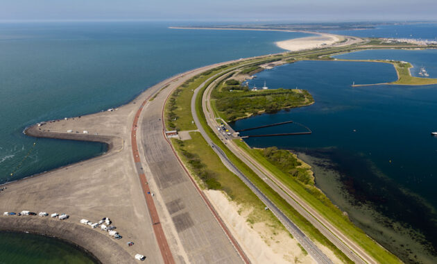 Brouwersdam en Grevelingemeer met pleziervaart