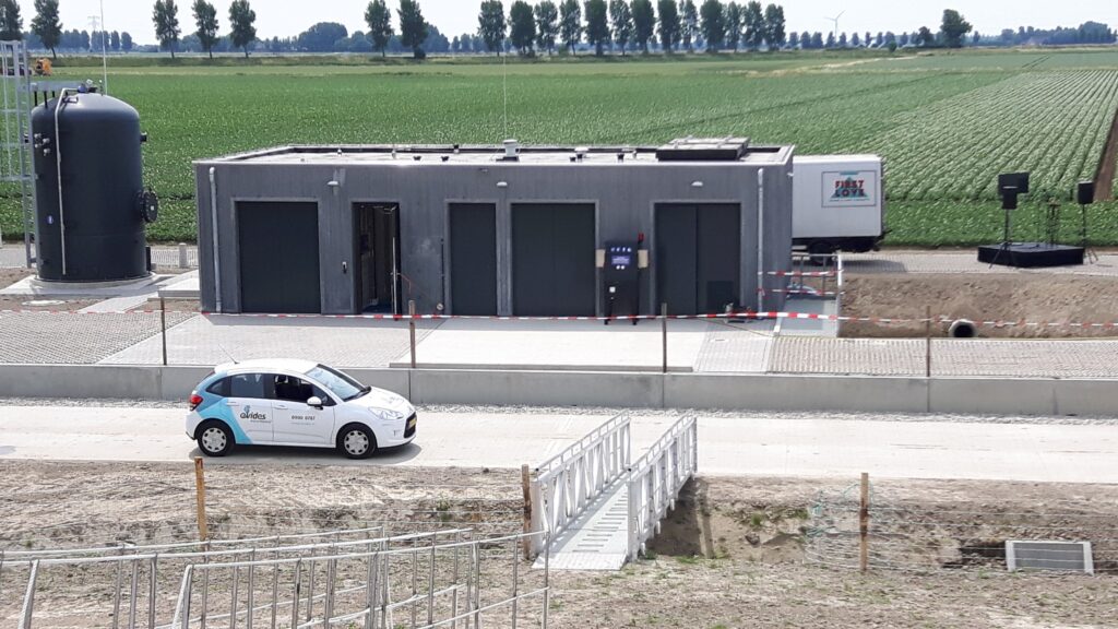 Innamepompstation van Evides Waterbedrijf aan het Haringvliet tussen Middelharnis en Stad aan ’t Haringvliet is gereed