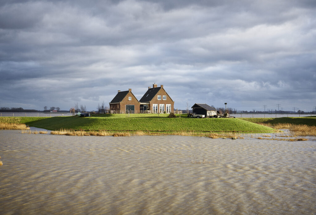 Terp in het water