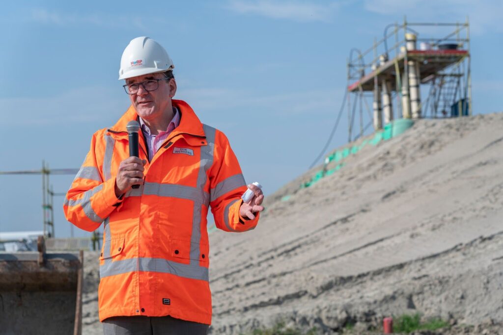 Erik Wagener, directeur HWBP bij de start van een innovatieproef in de Hedwigepolder