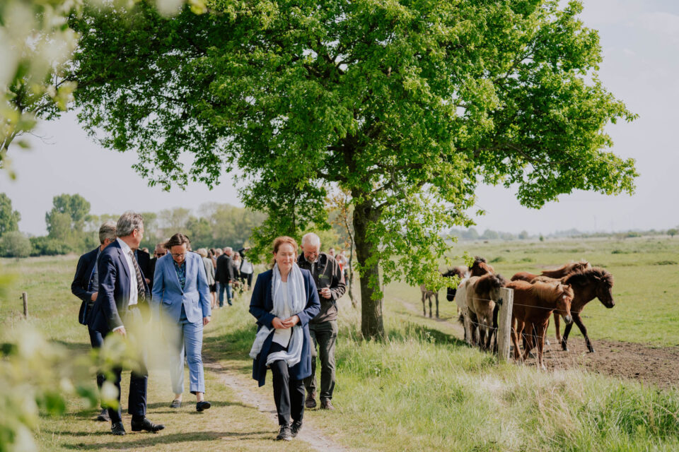 Het gezelschap startte met een wandeling vanaf bezoekerscentrum De Kraaijenberg met zicht op de Brabantse Wal en het Markiezaatsmeer.