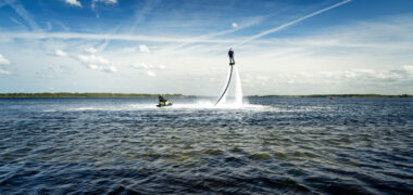 Zuidwestelijke Delta - Flyboarden op het Veerse Meer