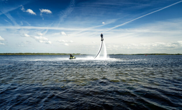 Zuidwestelijke Delta - Flyboarden op het Veerse Meer